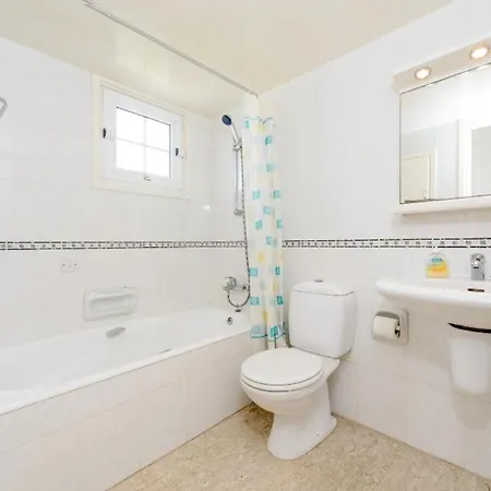 Rent Your Dream Holiday And Look Forward To Relaxing Beside Your Private Pool 1387 * איה נאפה