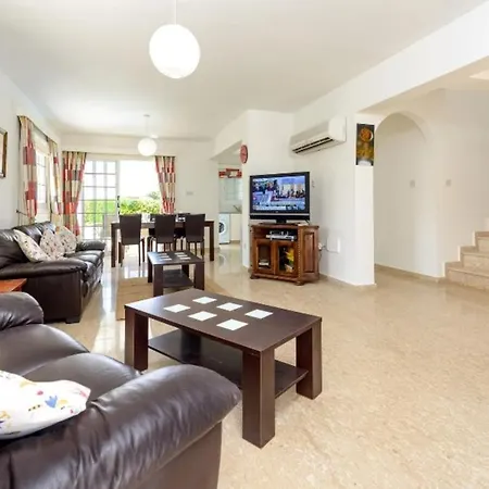 Rent Your Dream Holiday And Look Forward To Relaxing Beside Your Private Pool 1387