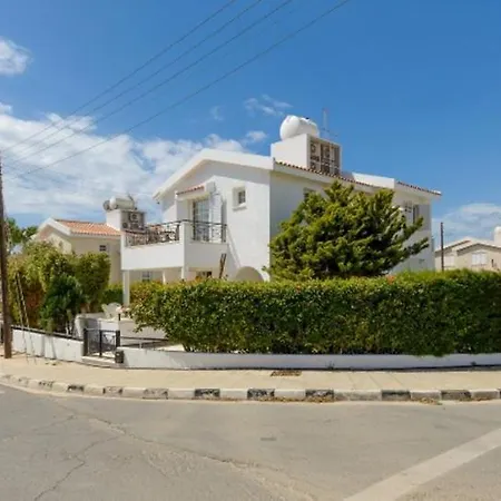 Rent Your Dream Holiday And Look Forward To Relaxing Beside Your Private Pool 1387 Vilă Ayia Napa
