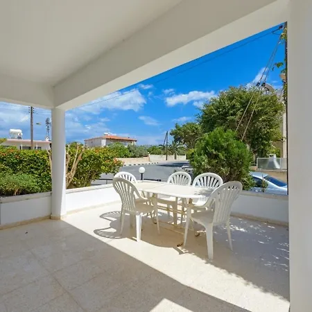 Rent Your Dream Holiday And Look Forward To Relaxing Beside Your Private Pool 1387 Vilă *